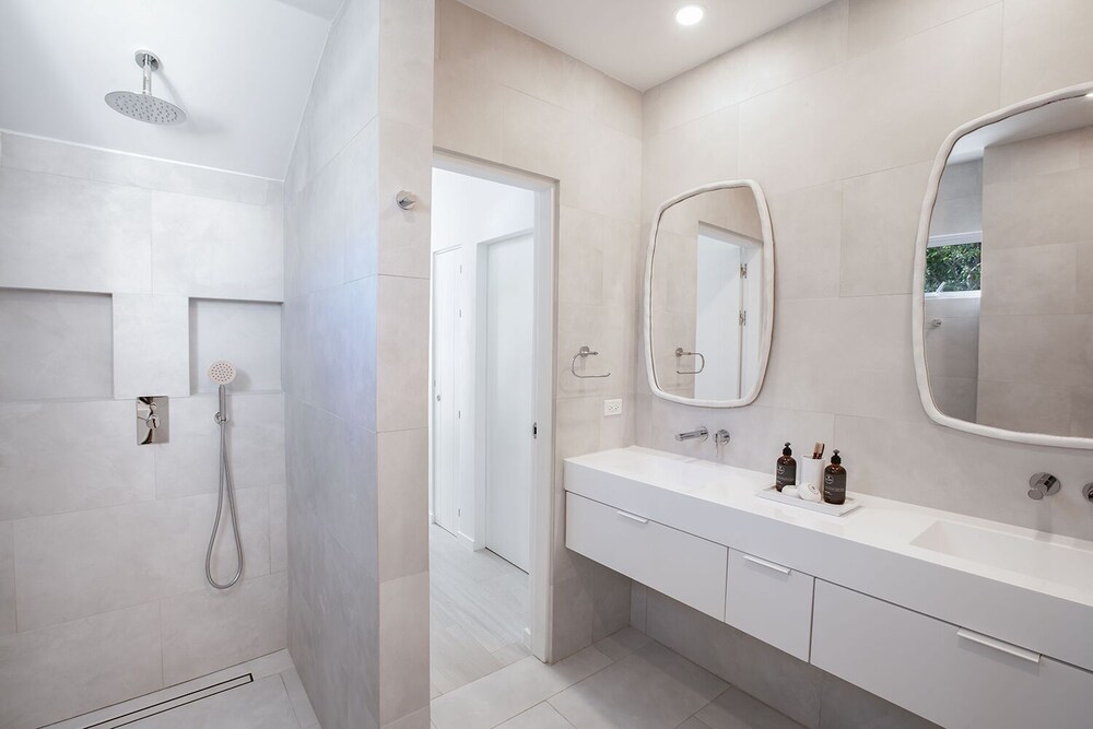 Palm Grove Villas and Hotel 27/27