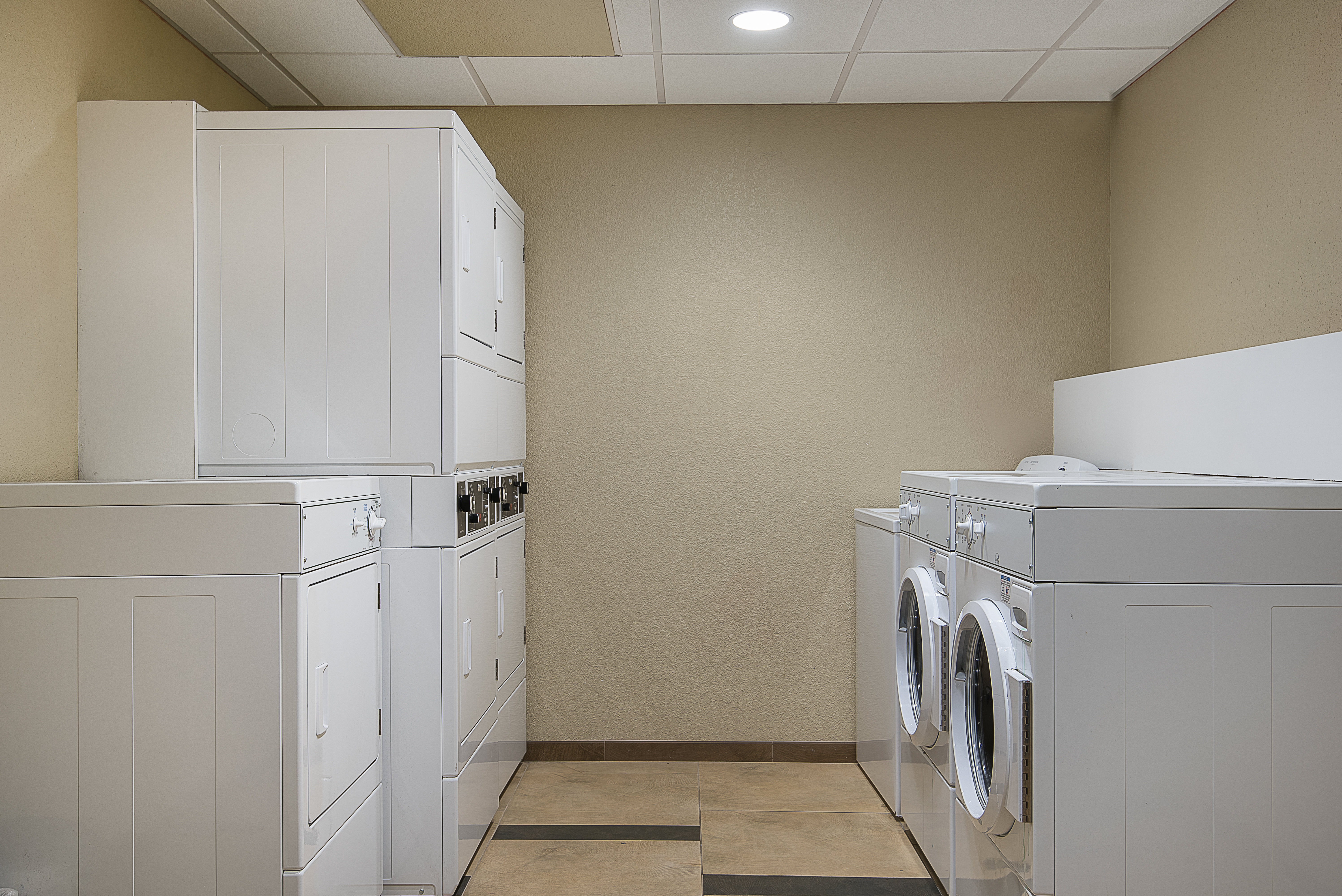 Candlewood Suites Bloomington 16/17
