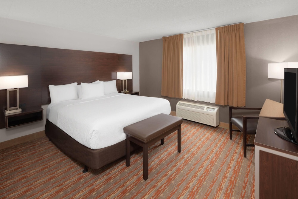 Endeavor Inn & Suites, Trademark Collection by Wyndham 22/55
