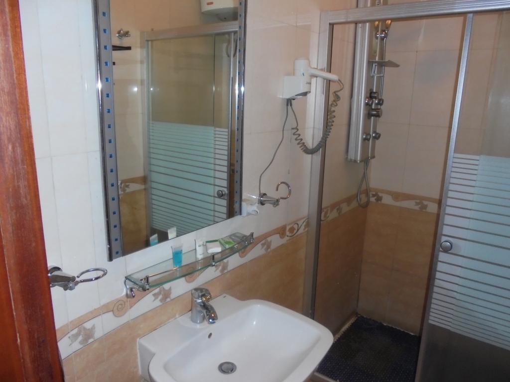 Adot Tina Hotel 34/34