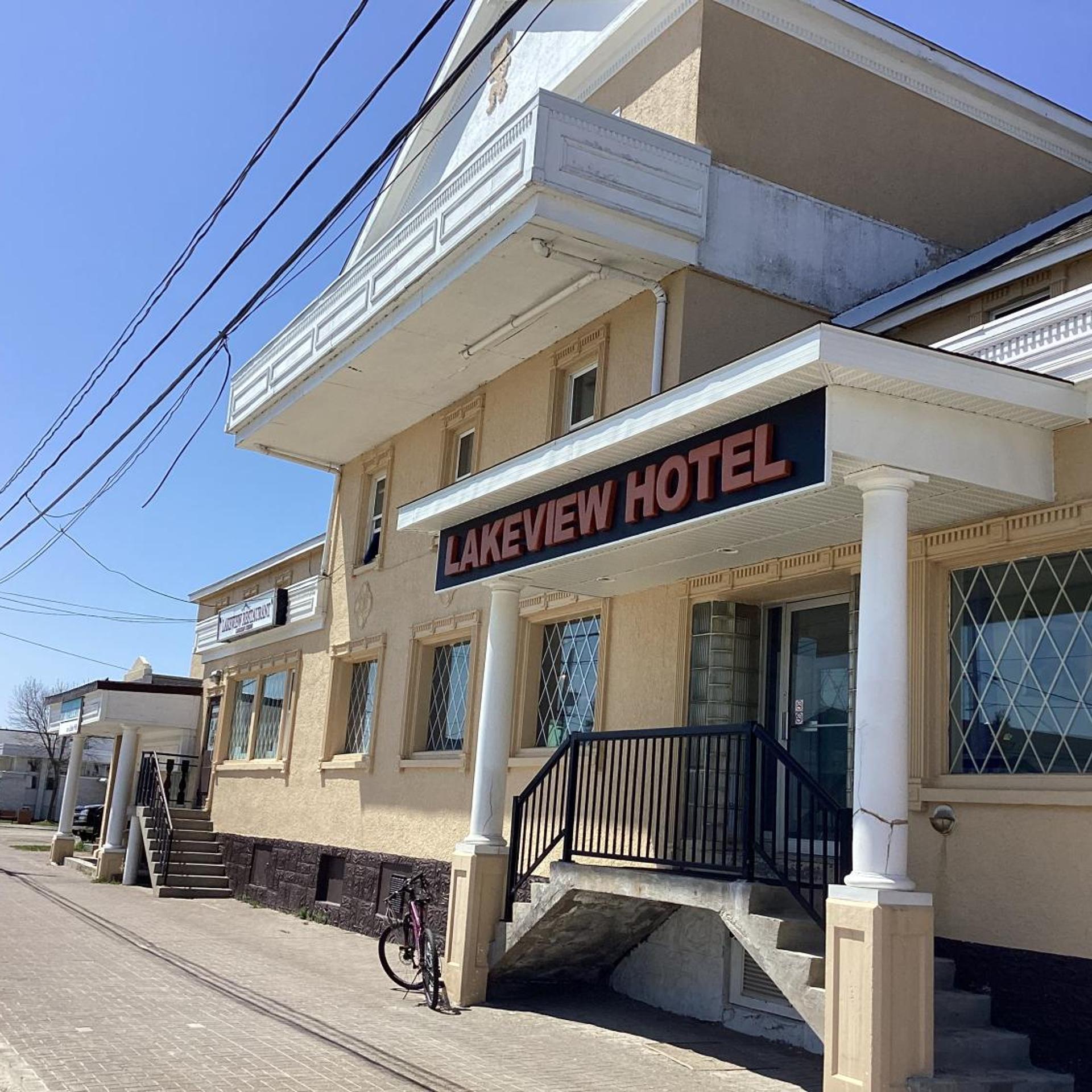 Lakeview Hotel 30/33