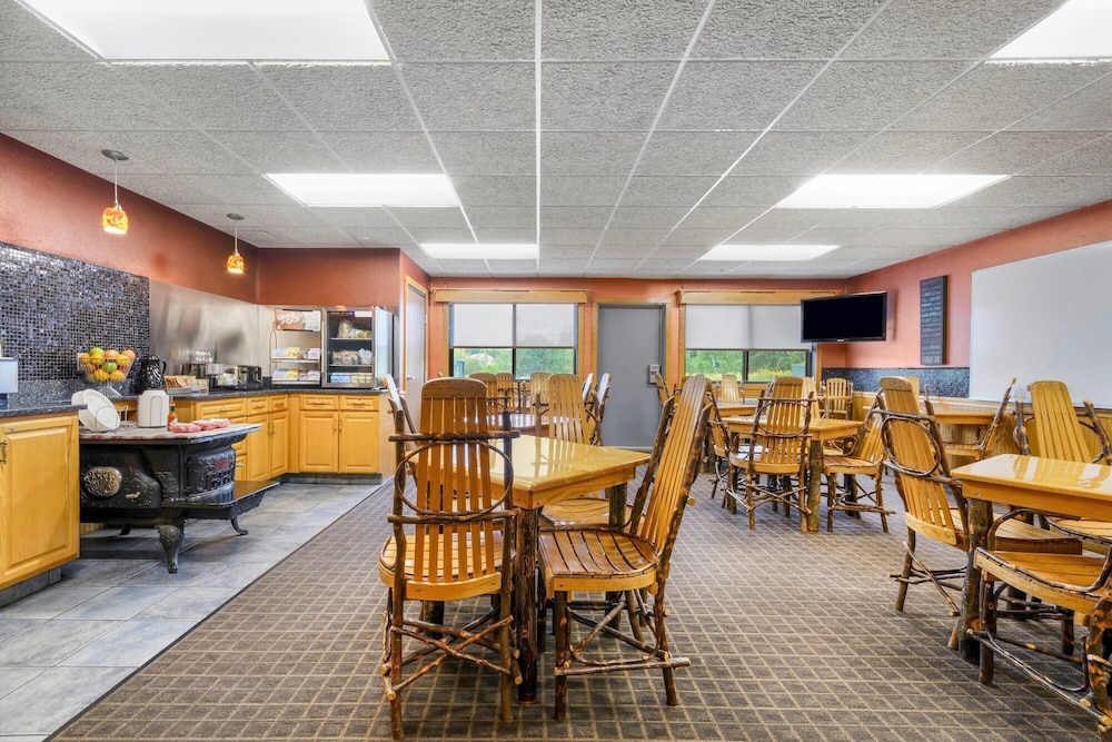 Super 8 By Wyndham Eveleth 33/49