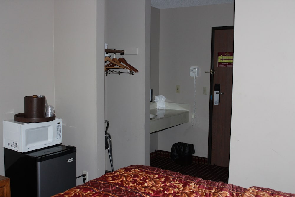 Coratel Inn and Suites Maple Grove 27/50
