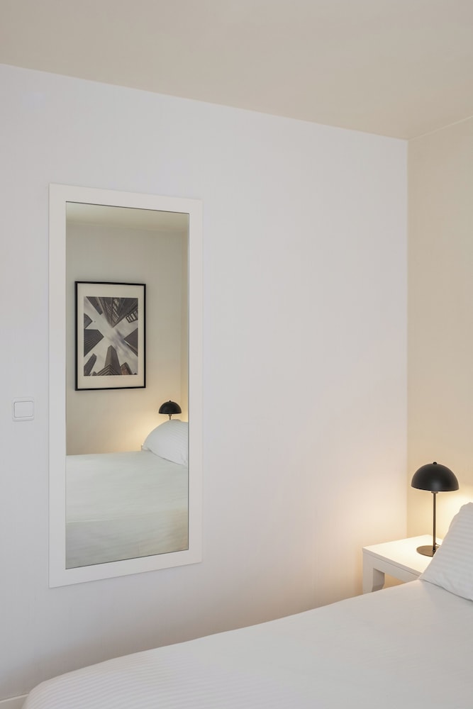 LATROUPE Grand Place Hostel 34/64