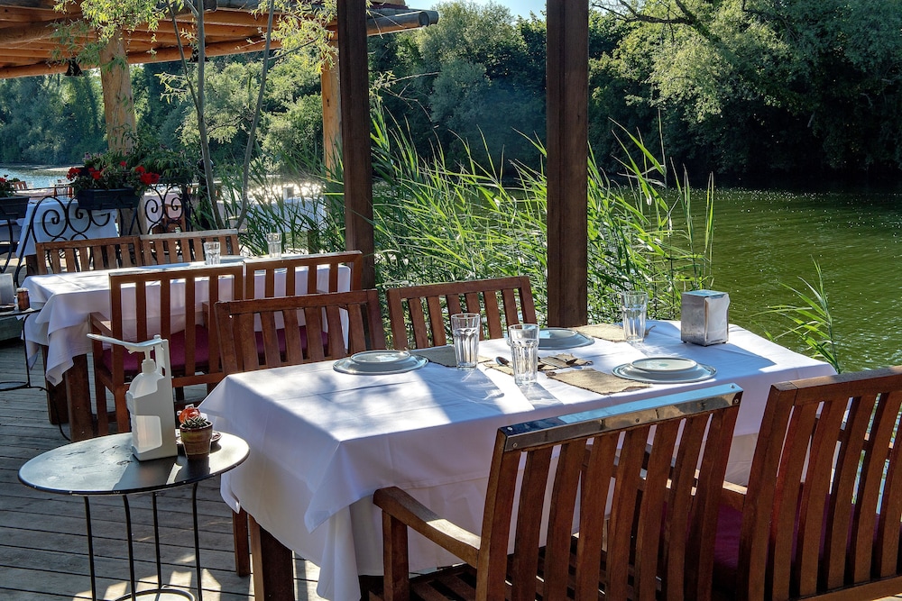 WINEPORT LODGE AGVA 70/84