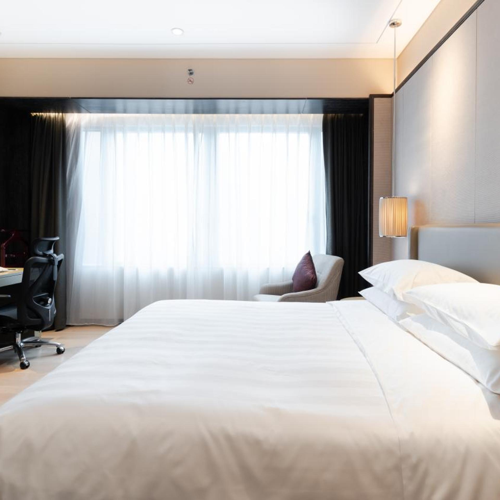 2 Bedrooms, Serviced, Suite