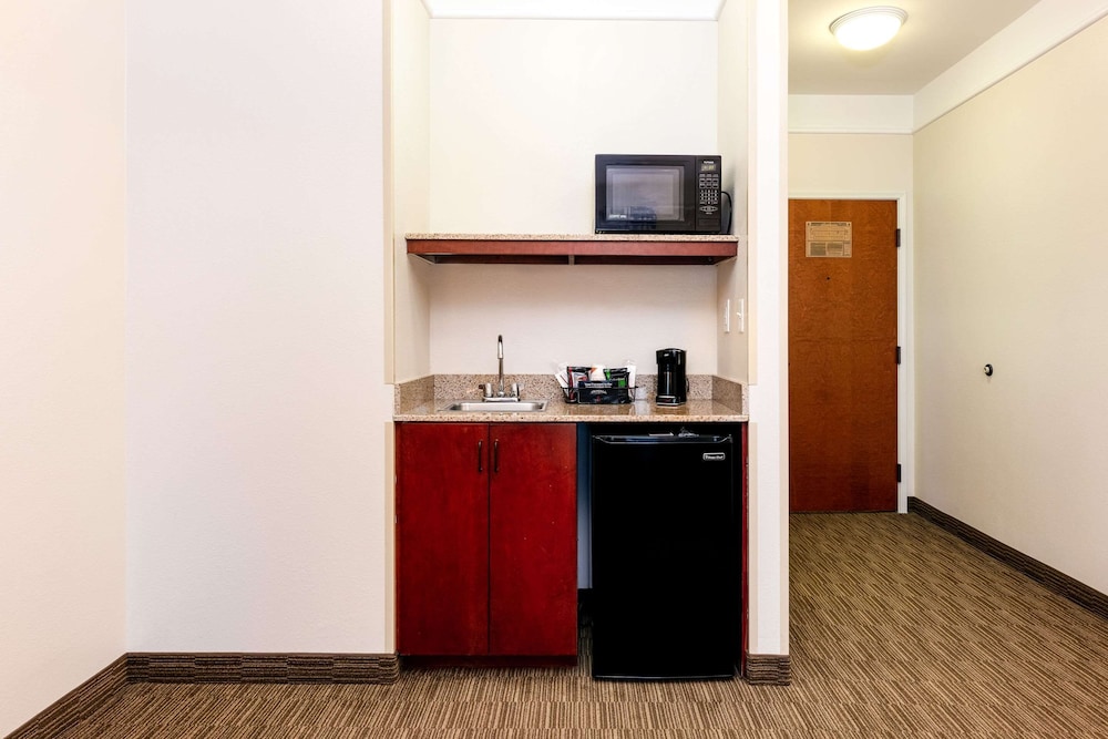 Spark by Hilton Savannah Airport 10/46