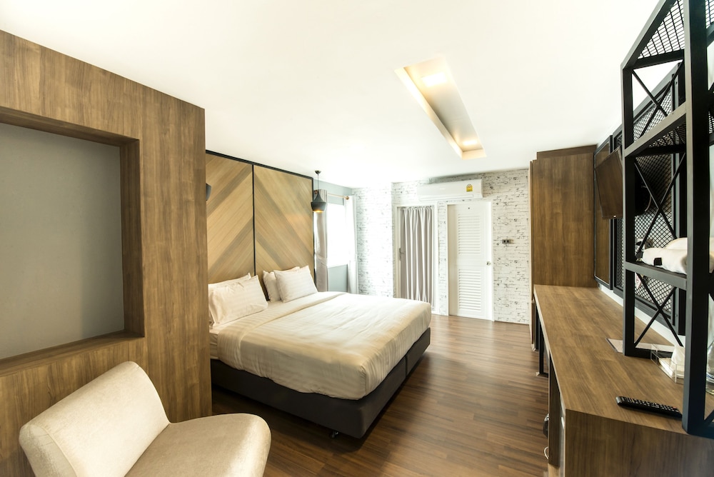 The Circle Hotel 18/64