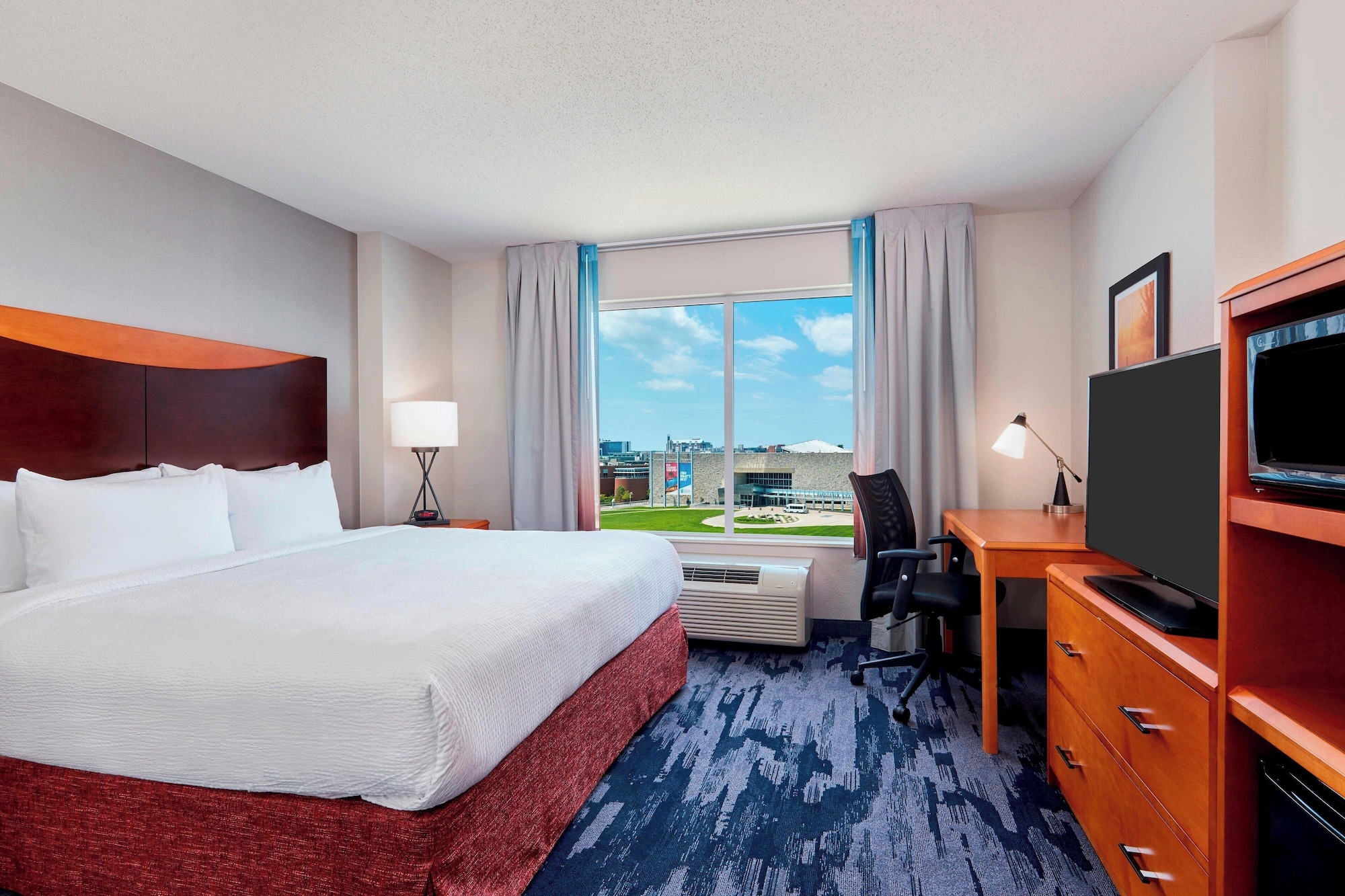 Room, King Bed, Skyline View