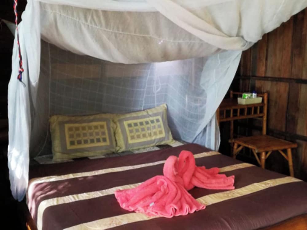 BASIC, CABIN, MULTIPLE BEDS, PARTIAL SEA VIEW