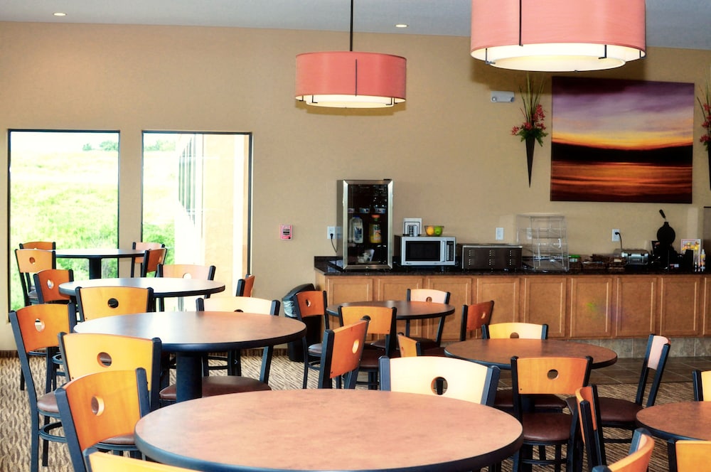 Cobblestone Inn and Suites Newton (ex. Boulders Inn & Suites) 46/55