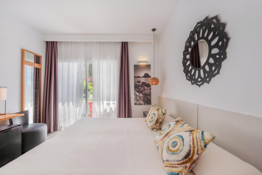 Palladium Hotel Cala Llonga - Adults Only 19/79