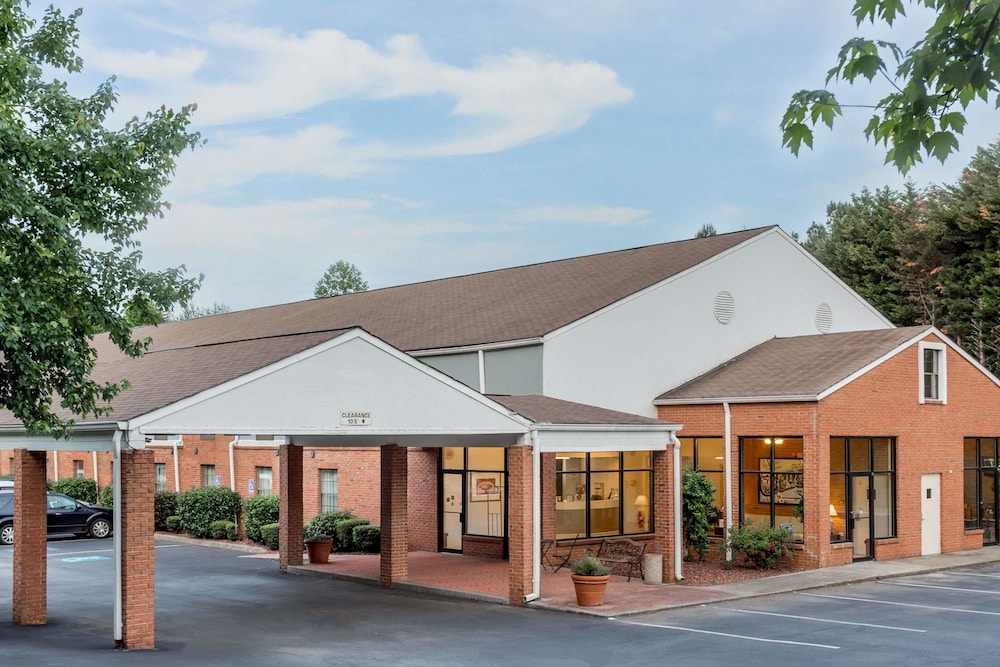 Quality Inn Cornelia GA thumb 3