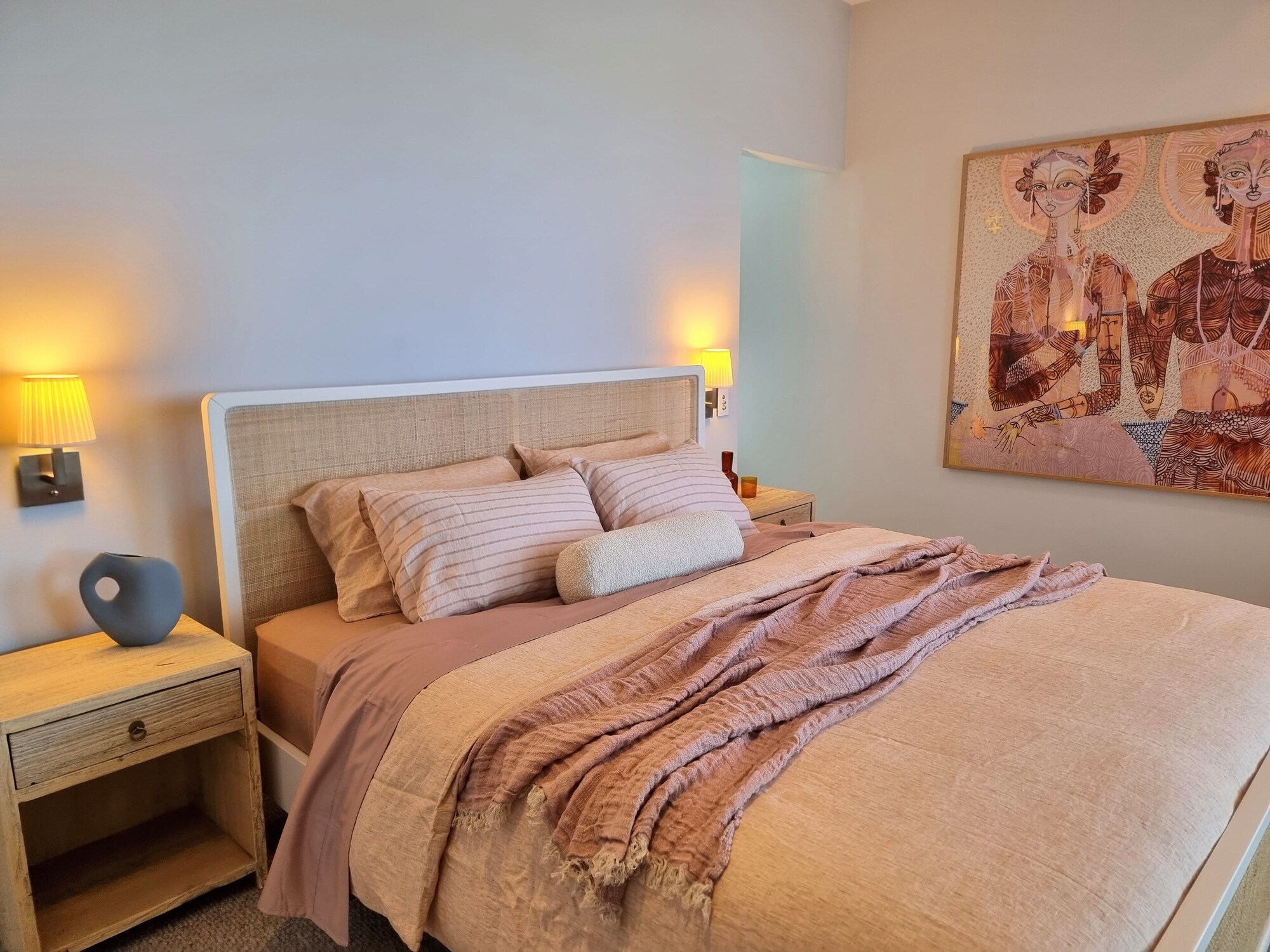 3 BEDROOMS, LUXURY, APARTMENT, WATER FRONT