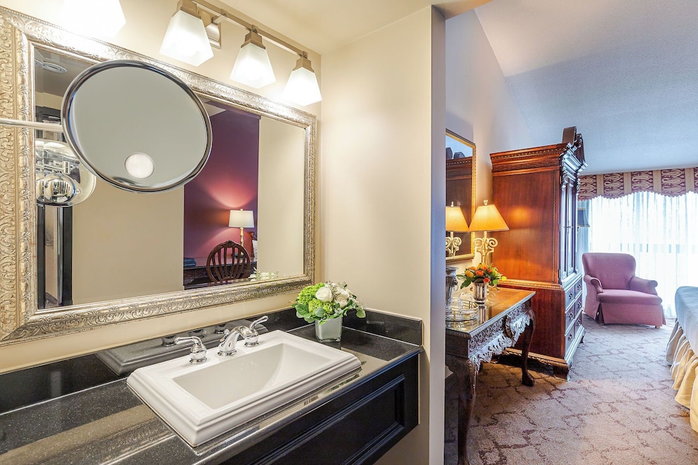 Old Stone Inn Boutique Hotel 72/74