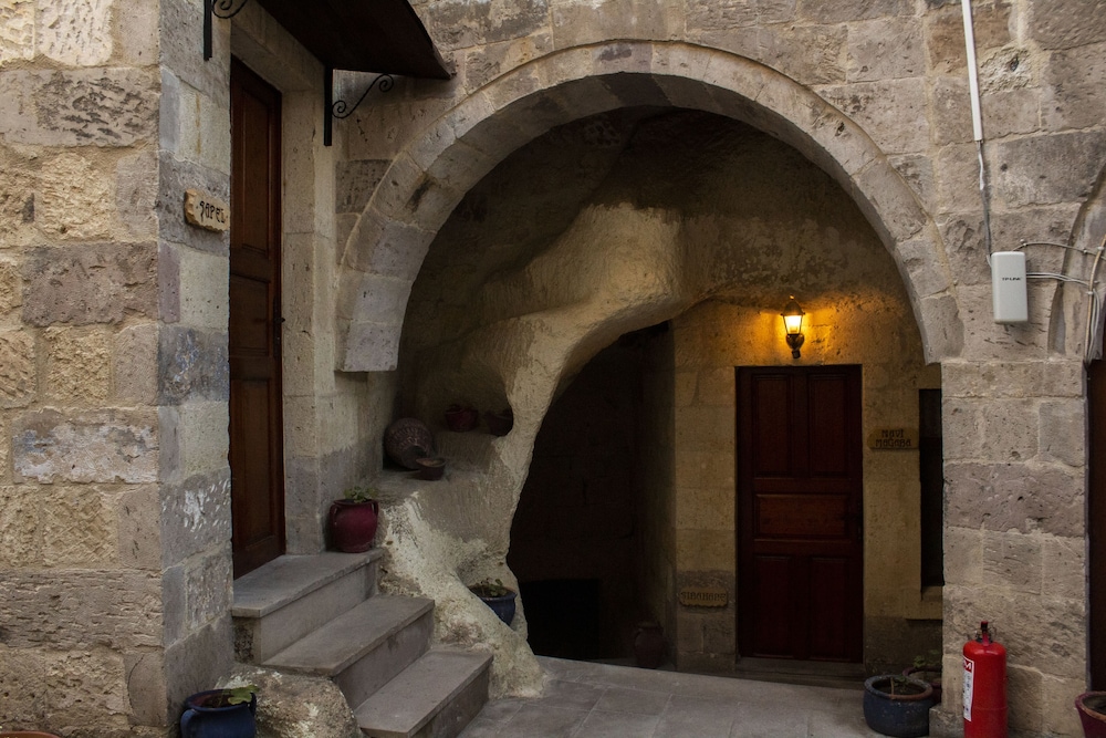 Cave Art Hotel 20/50