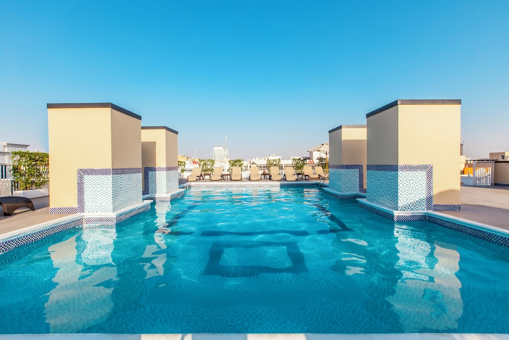 swimming pool spa