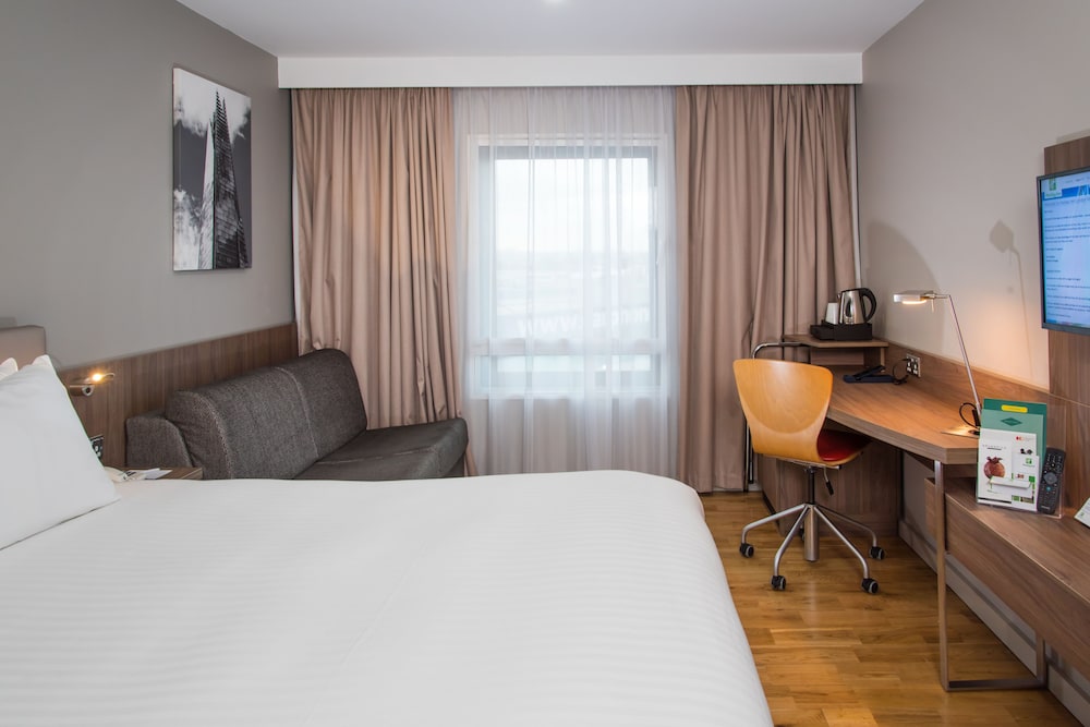 Holiday Inn London West 12/75