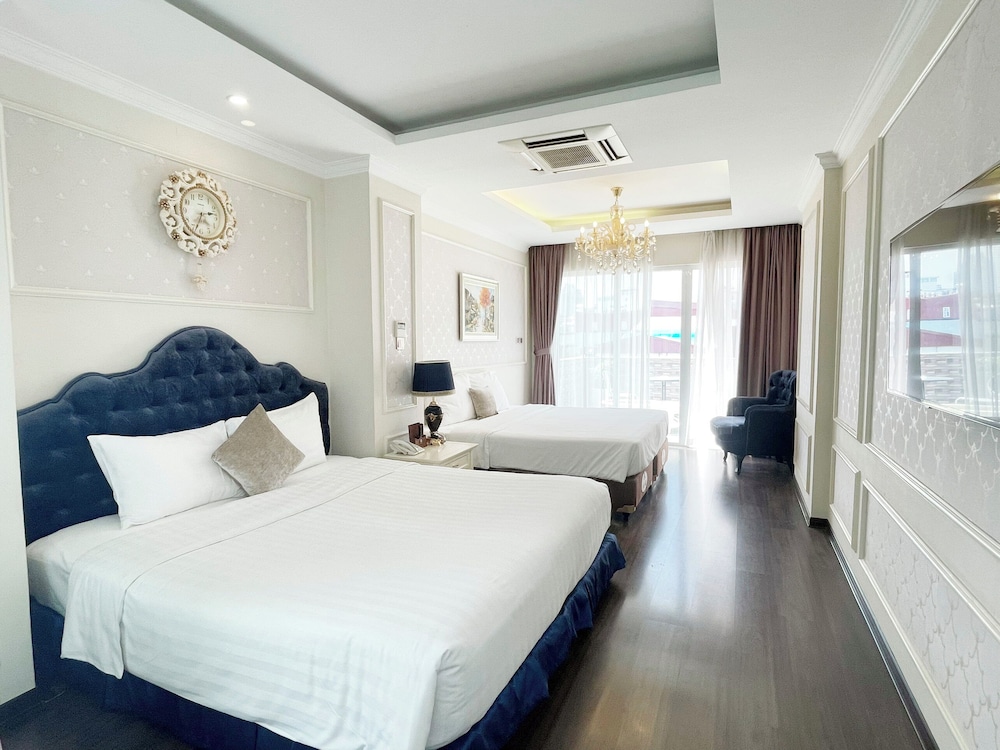 Luxury Old Quarter 22/68