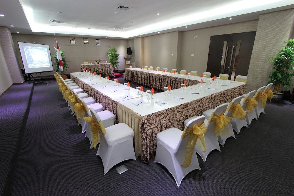 FOX Hotel Gorontalo 39/45