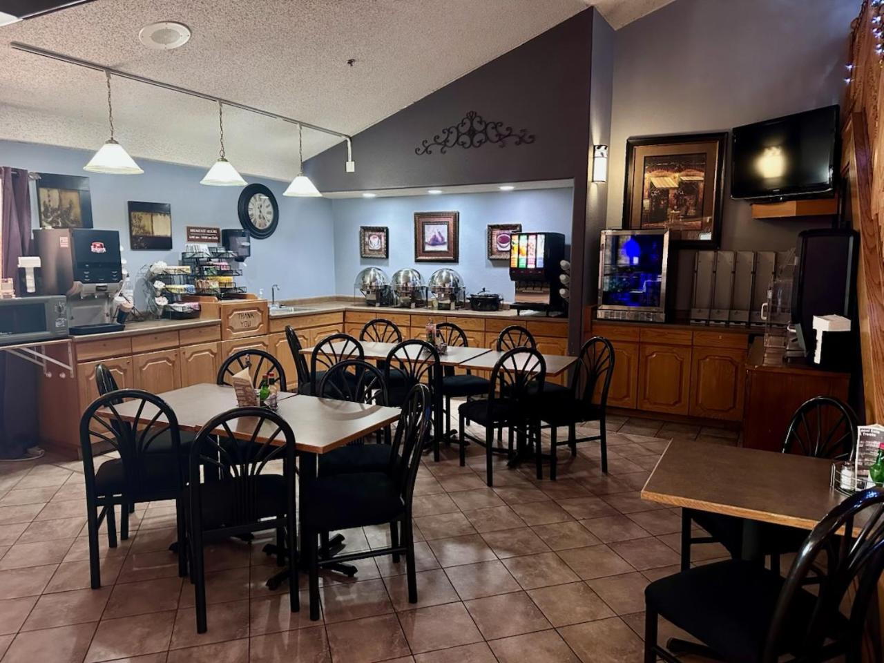 Fossil Creek Hotel & Suites 13/19