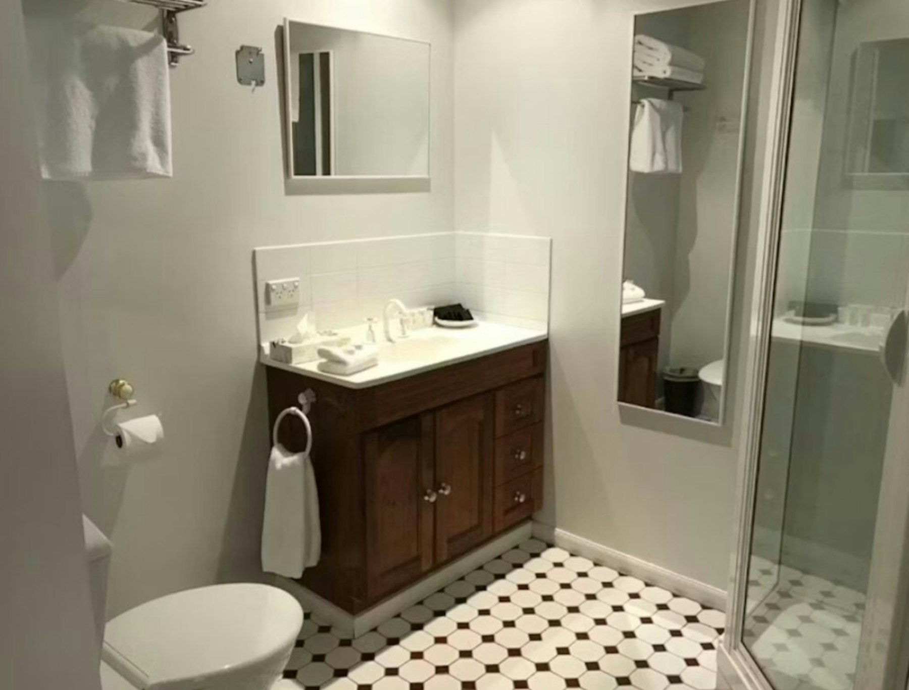 Macquarie Manor Hotel 11/11