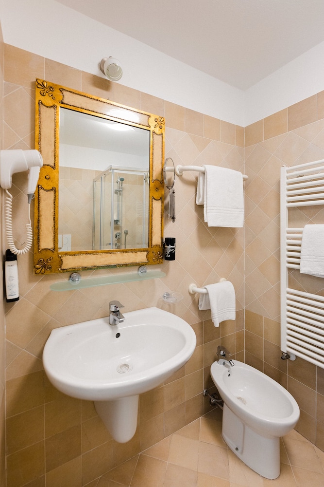Hotel Berna 48/50