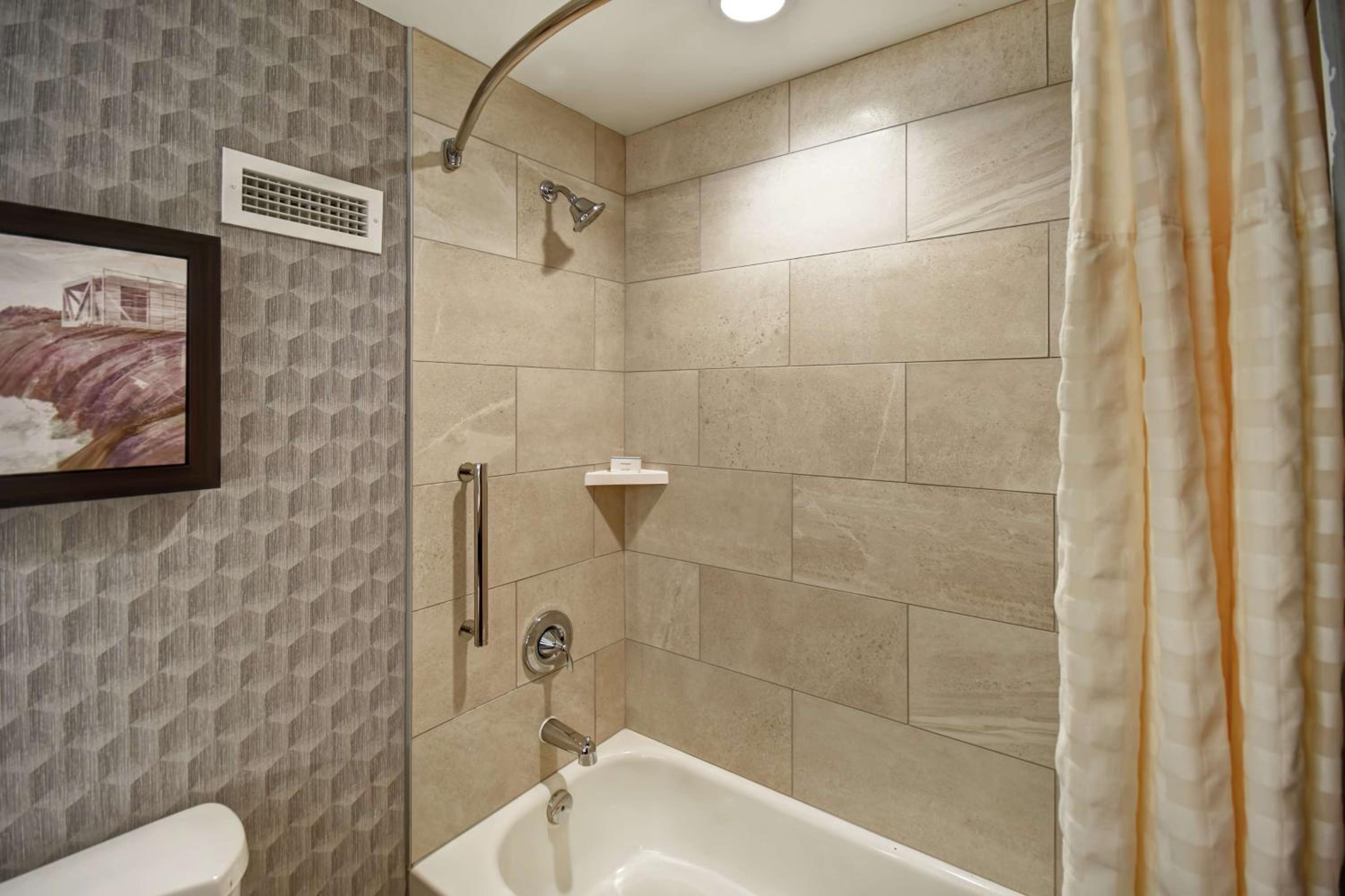 2 Rooms, Suite, 2 Queen Beds, Sofa, Embassy Suites Little Rock 2/3