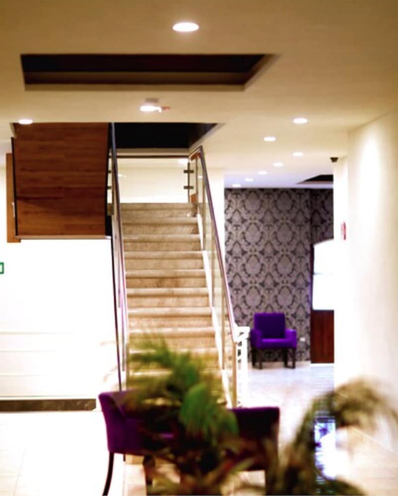 Hotel Leones 7/37