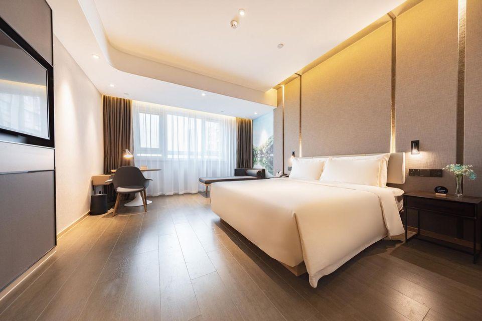 Elegant, Queen Bed