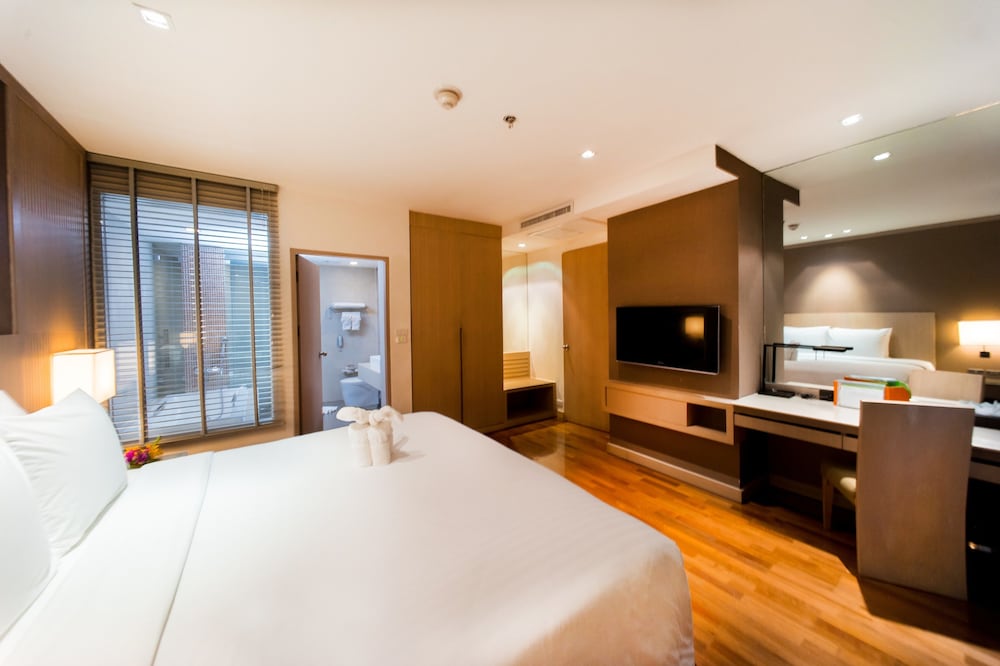 2 BEDROOMS, SUITE