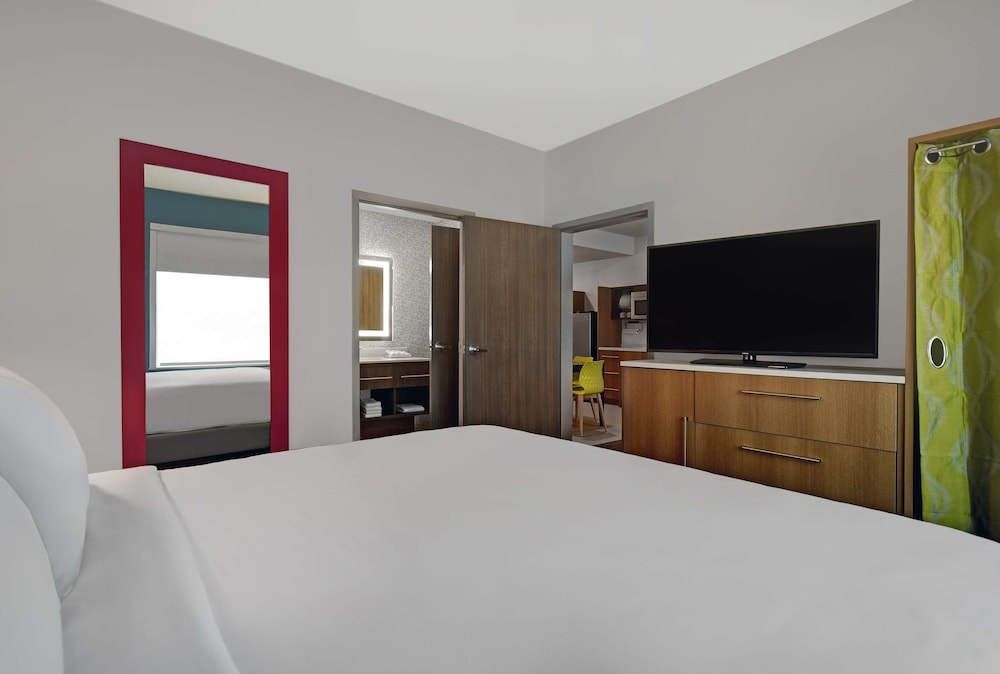Home2 Suites by Hilton Liberty NE Kansas City MO 17/48