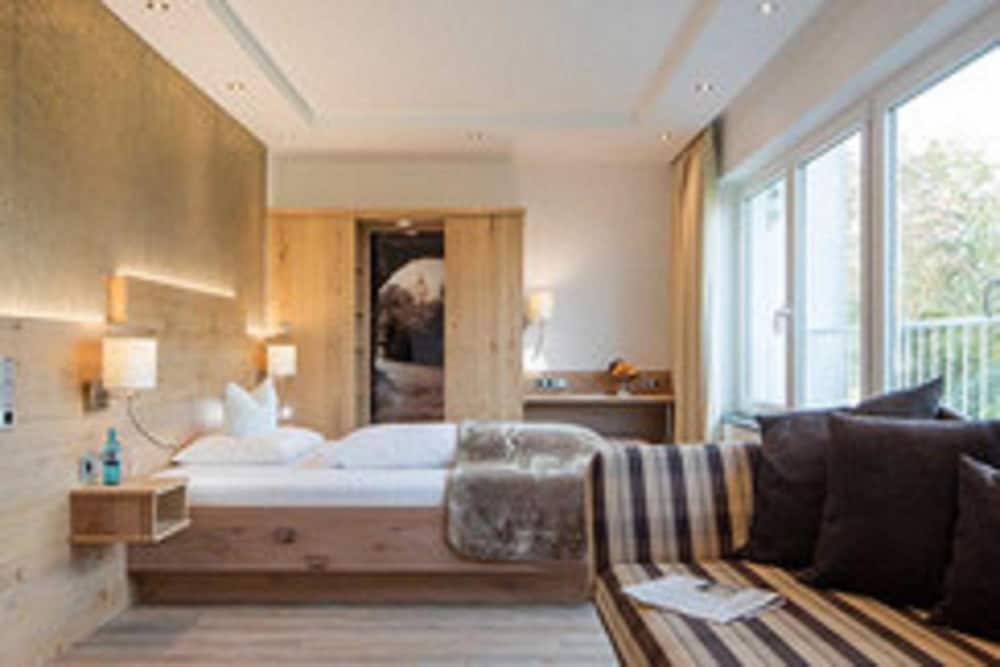 Hotel Derichsweiler Hof 13/43