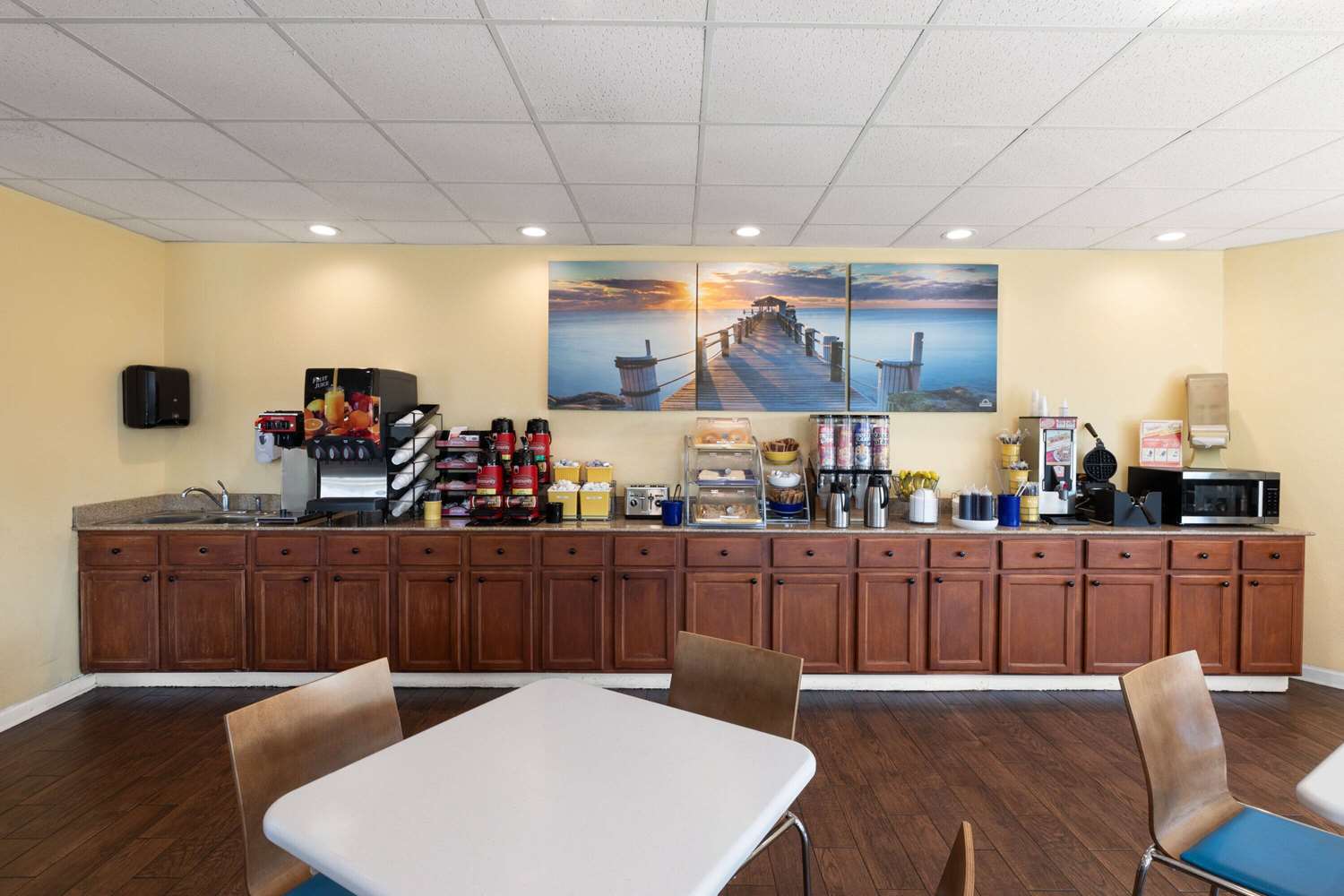 Days Inn By Wyndham Biloxi Beach 22/32
