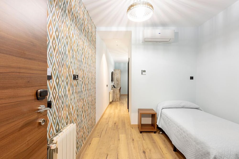 Hostal Anton Martin 48/61