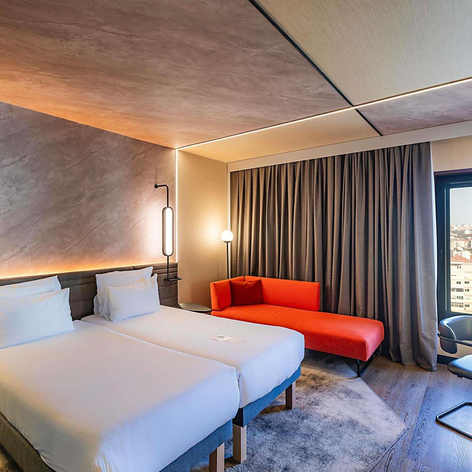 SUPERIOR, TWIN BEDS, SOFA