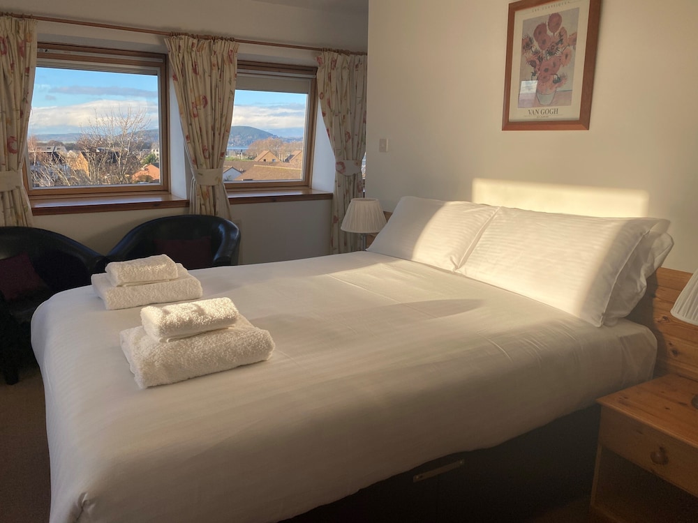 Smithton Hotel 16/70