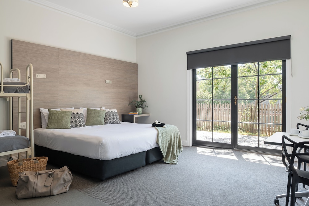 Sovereign Hill Hotel 34/68