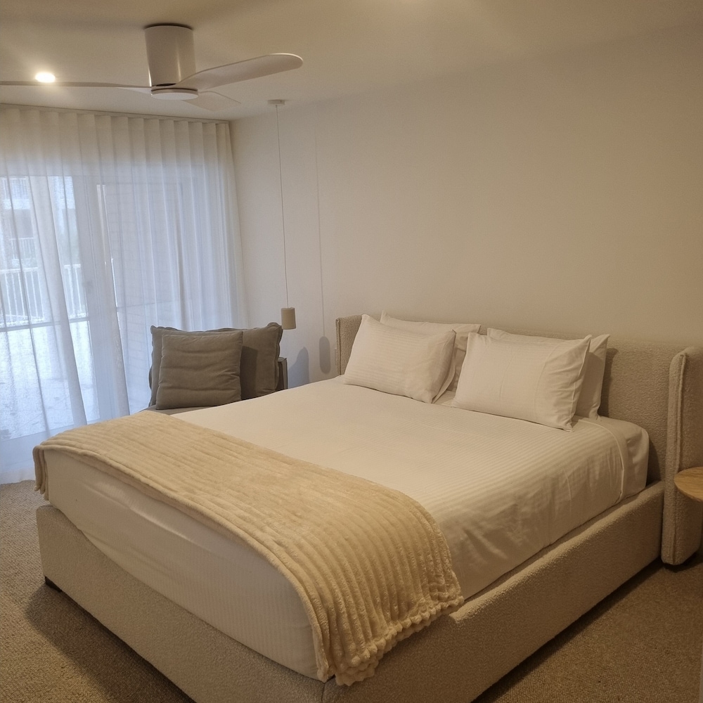 شقة سوبيريور بسرير كوين وسريرين منفصلين بشرفة بغرفتي نوم