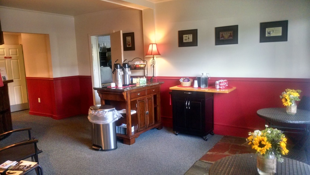 Vinehurst Inn And Suites 42/58