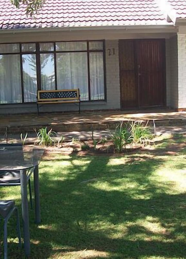 21 On Coetzee Guest House 15/22