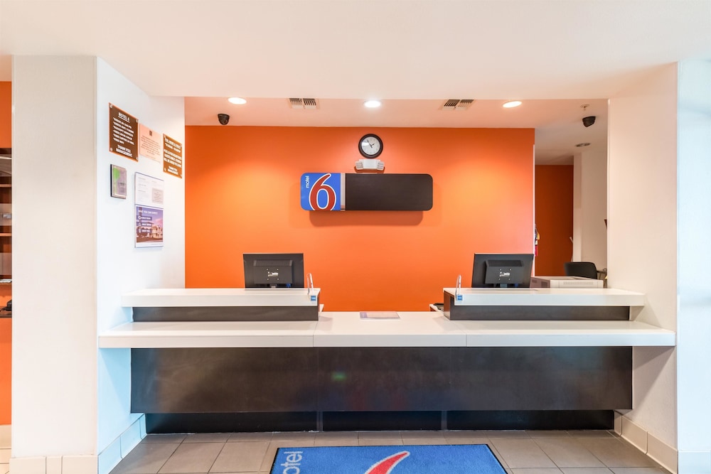 Motel6 Eagle Pass, TX - Lakeside 8/59