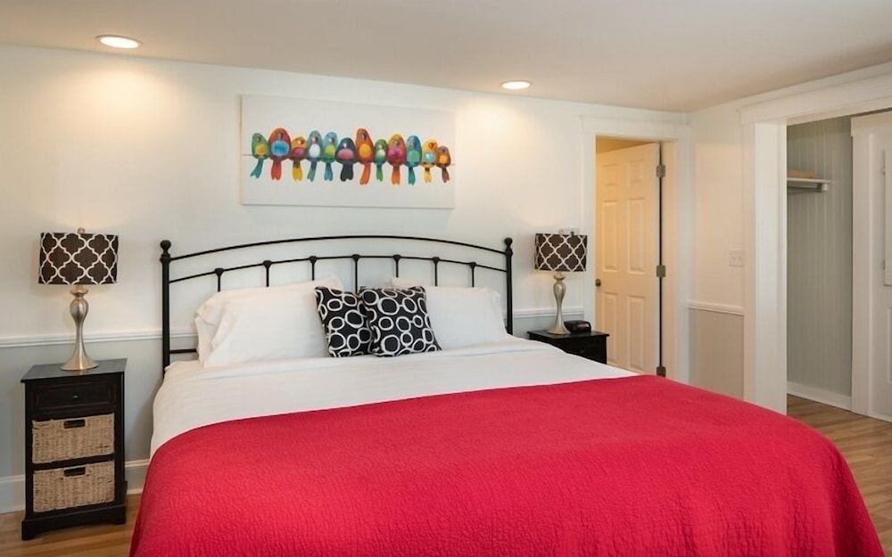 Glen Cove Inn and Suites 10/50