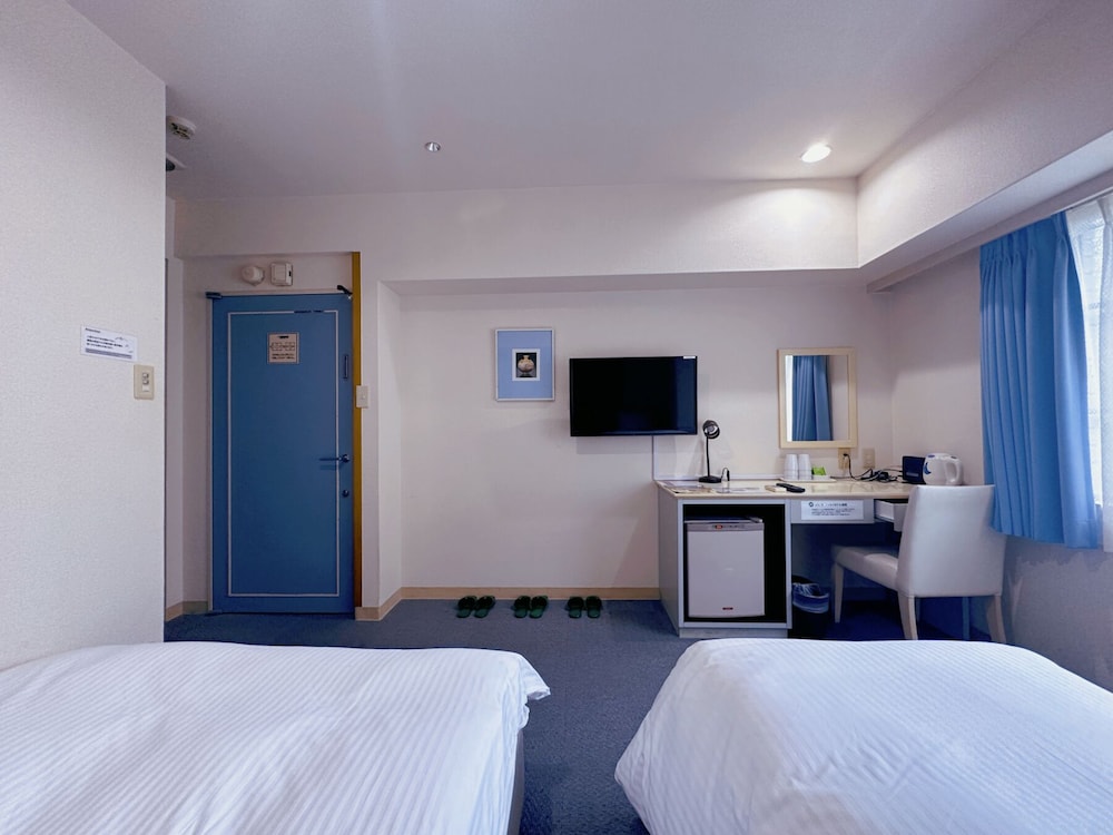 ROOM, TRIPLE, SMALL
