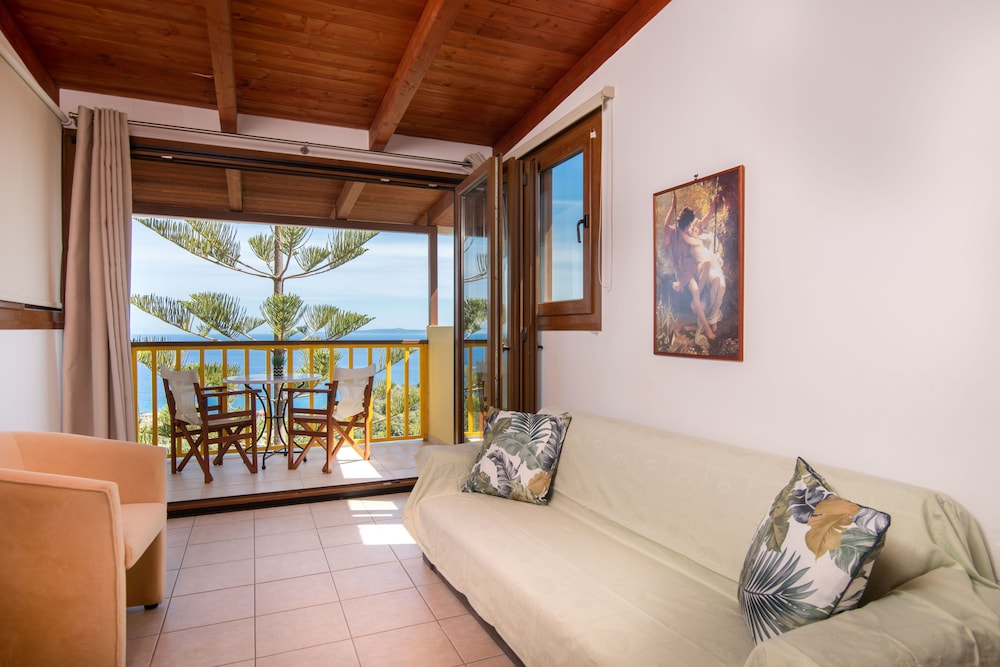 Sea View Village 10/50
