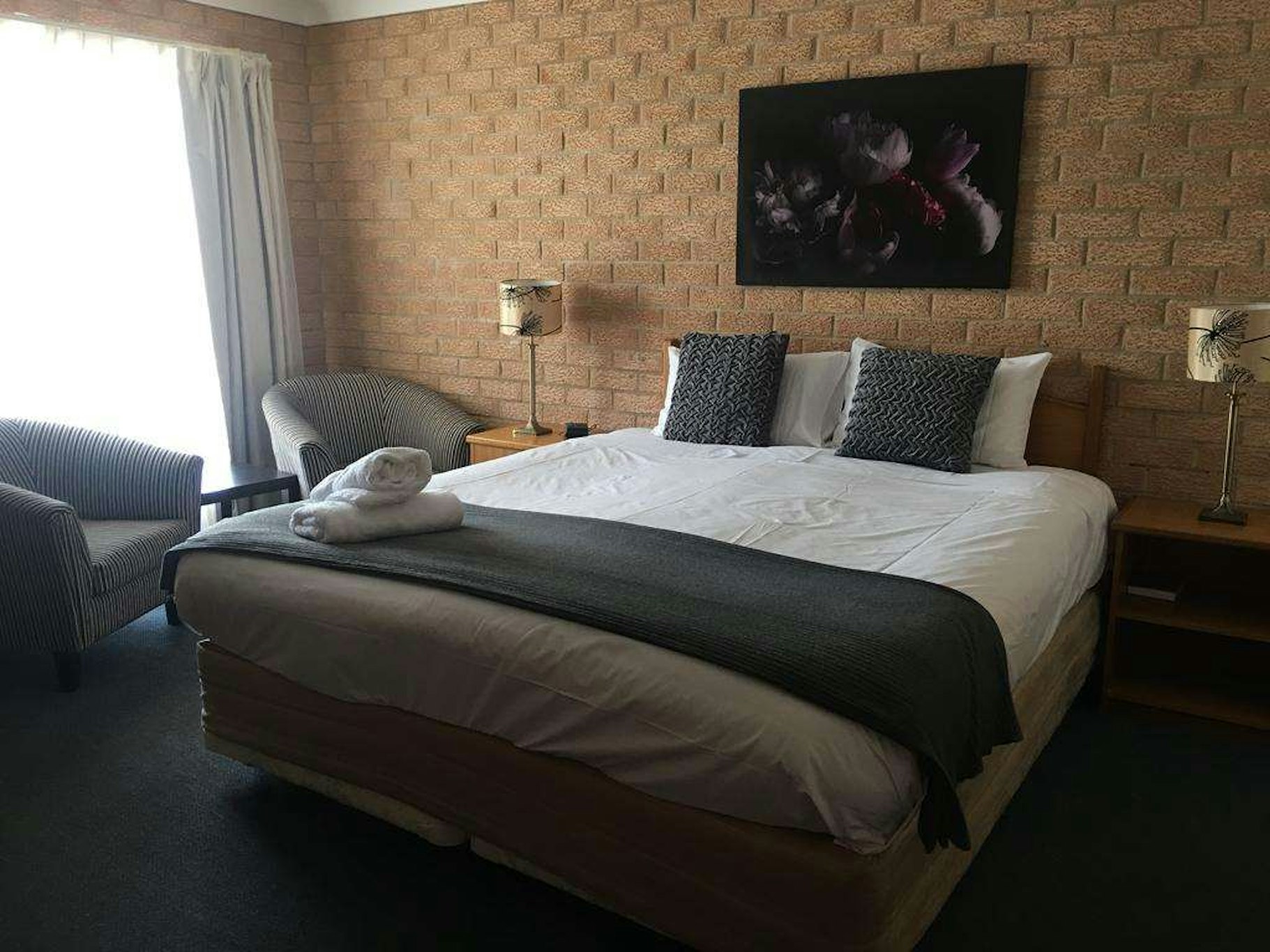 AALANA MOTOR INN 4/15