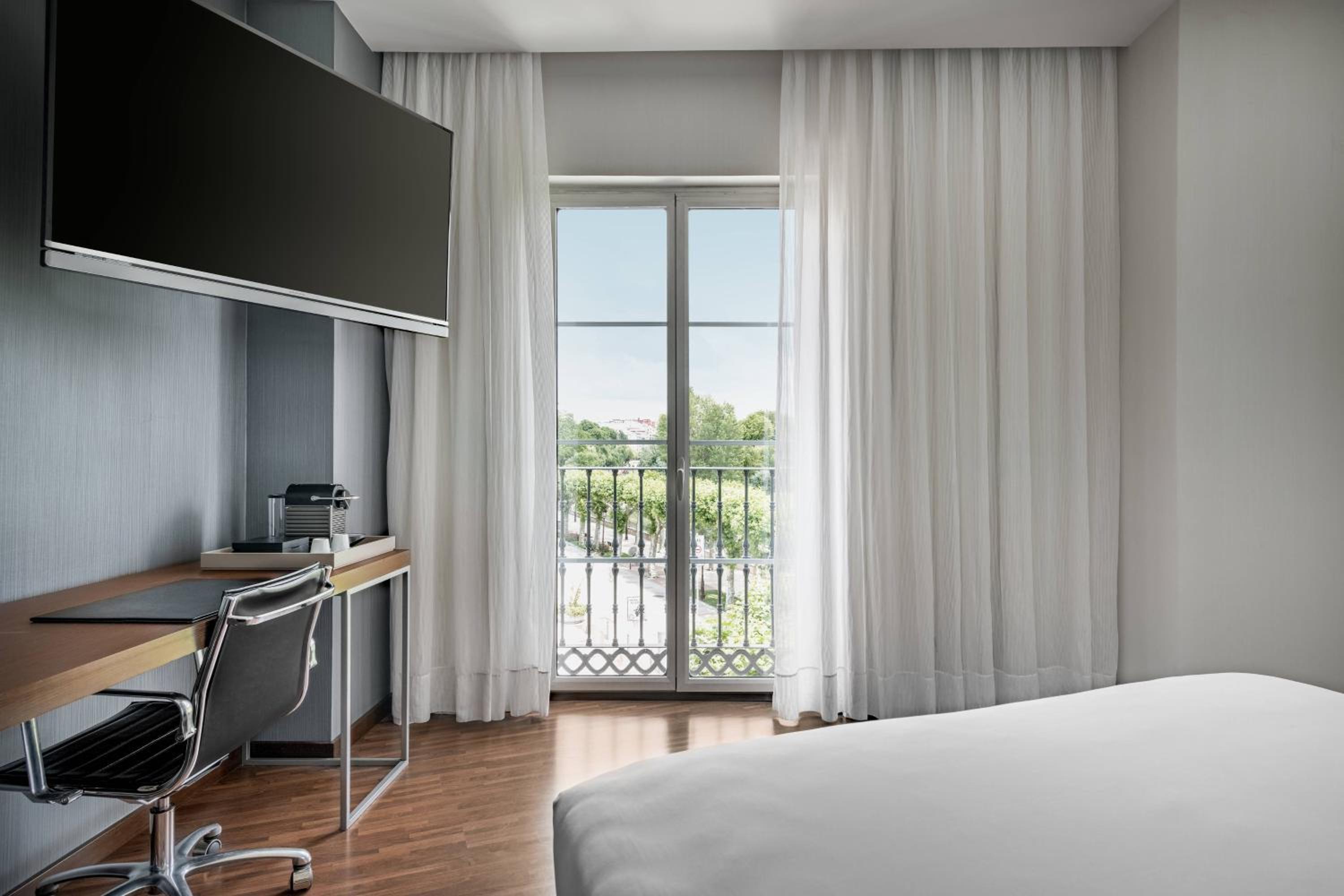 Plus, Standard, King Bed, City View، AC Hotel Burgos by Marriott 7/15