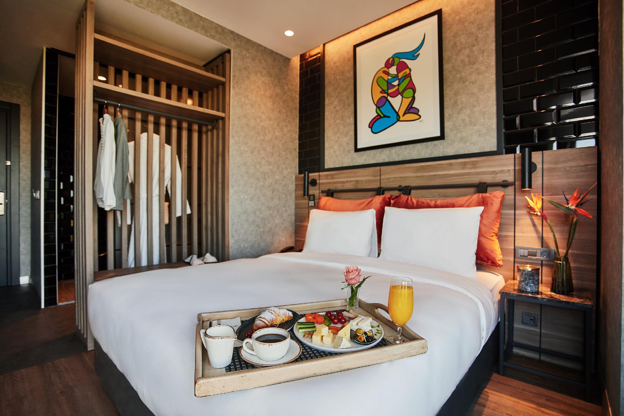 Deluxe, Queen Bed