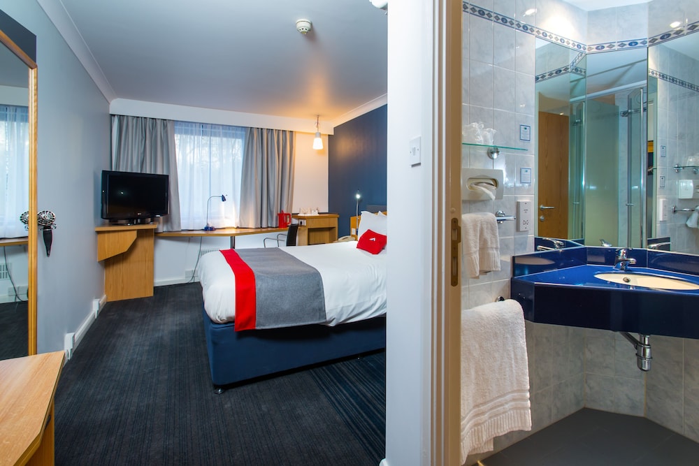 Holiday Inn Express Lichfield 12/38