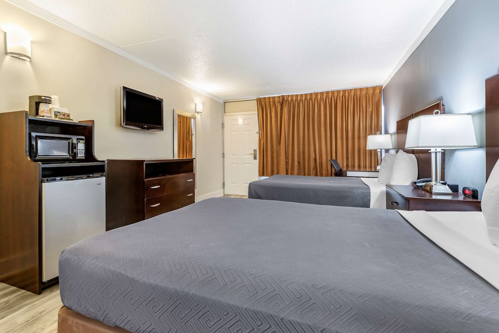 Econo Lodge Conway Central 12/27